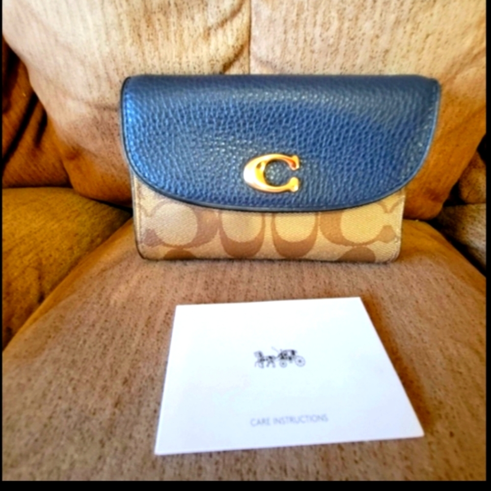 Coach Medium Signature Leather Canvas Wallet NWT